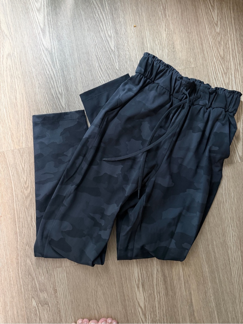 Lululemon Camo Jogger Pants - Black